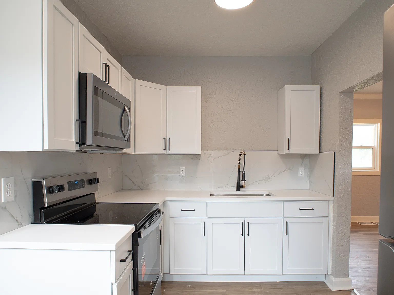 3 bed, 1083 sqft, $1,600 — Photo 3
