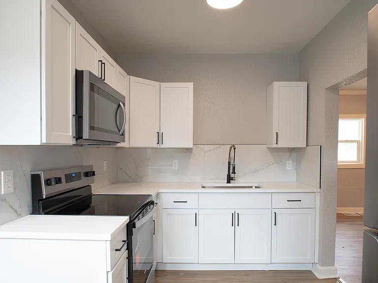112 Topping Ave — Photo 16