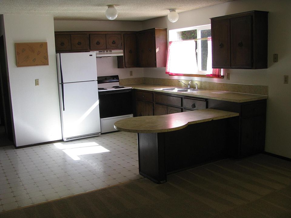 2nd image of 633 Ackerly St