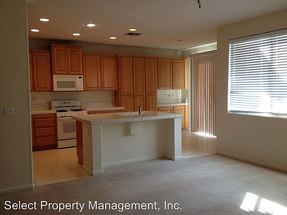 4th image of 558 Davenport Way