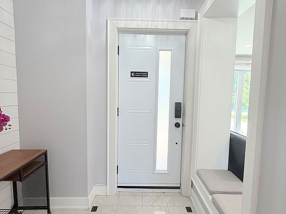3rd image of 104 Great Oak Dr