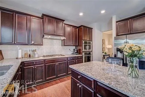 711 Sunset Park Dr — Photo 3