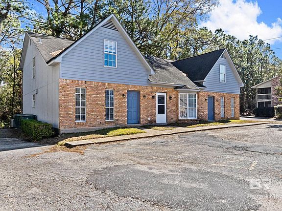 3rd image of 600 Cheshire Ln APT 10