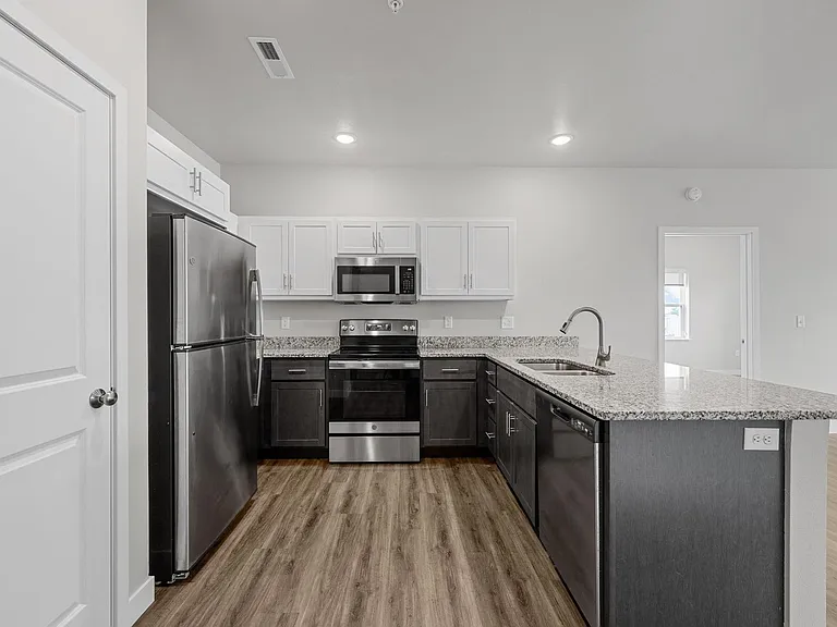 255 Robins Rd — Photo 33