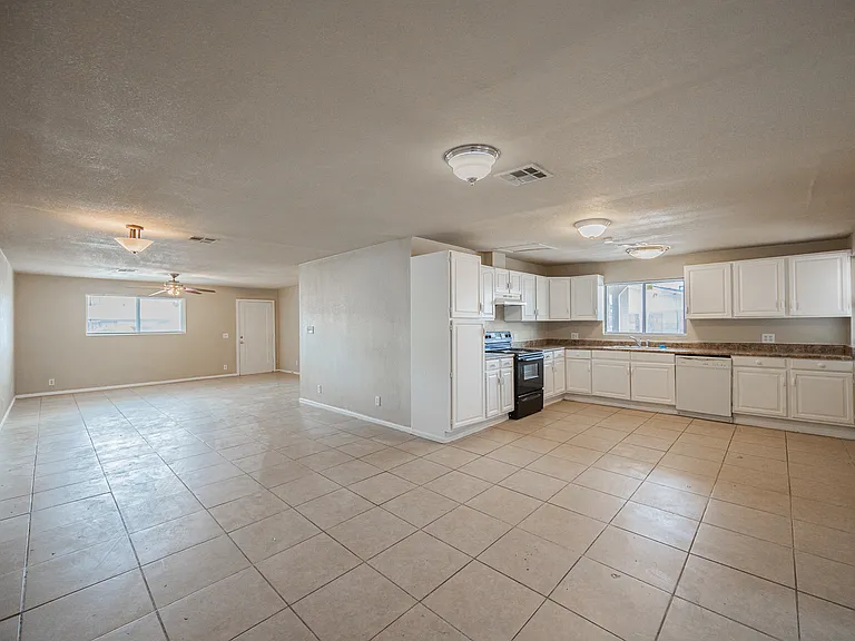 2062 E Nancy Ln — Photo 7