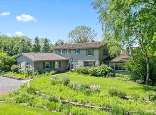 6N210 Surrey Rd, Wayne, IL 60184