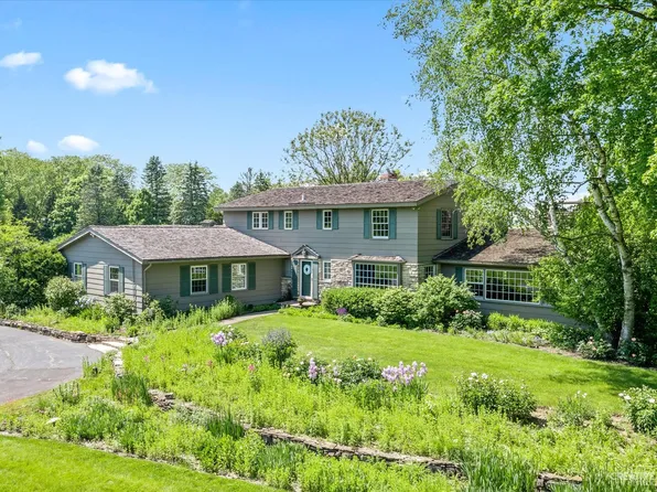 6N210 Surrey Rd, Wayne, IL 60184