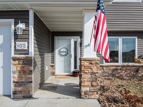 3rd image of 293 Redwood Dr