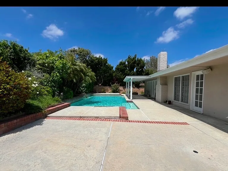 5901 Valerie Ave — Photo 34
