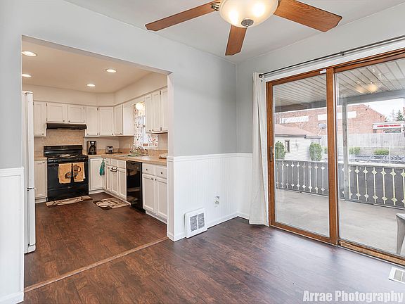3rd image of 724 Everglade Dr SE