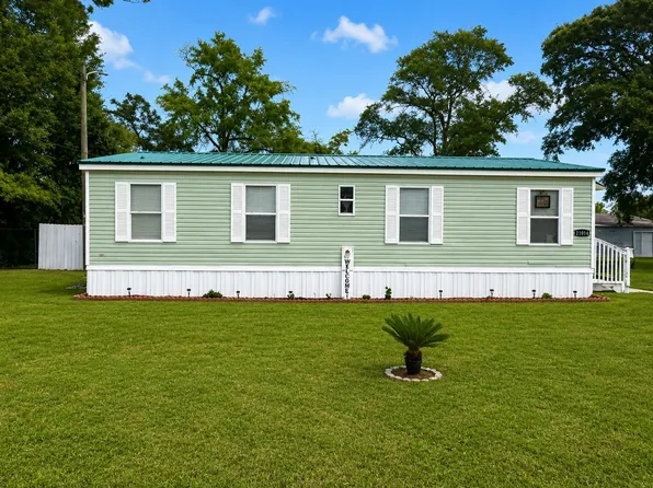 17483 NW Guilford Ct, Blountstown, FL 32424