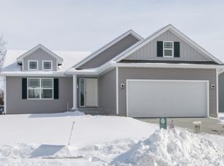 137 15th Ave NW, Altoona, IA 50009
