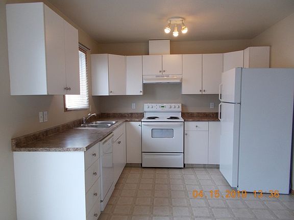 5th image of 9405A 102nd Ave