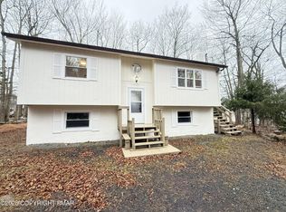 8066 Red Squirrel Dr, Tobyhanna, PA