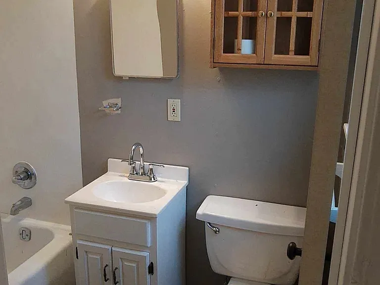 2101 Sloan St #4 — Photo 6