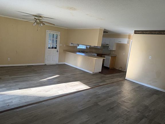 3rd image of 833 Shelton Dr