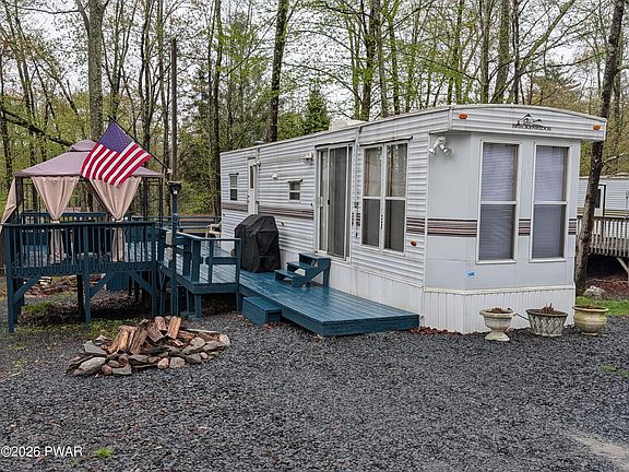 3rd image of 205 Forest Glen Dr