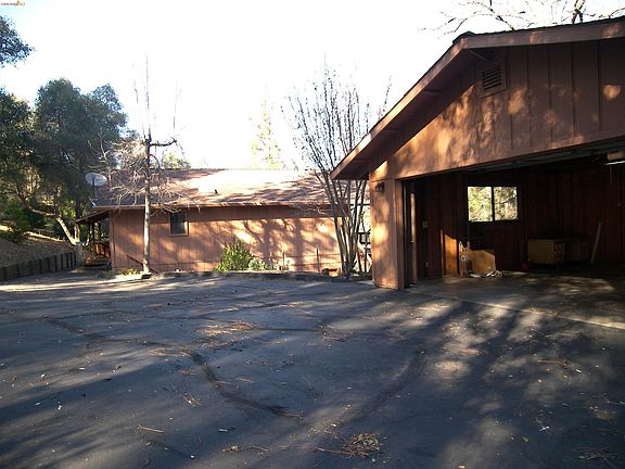 4th image of 21076 Hillcroft Dr