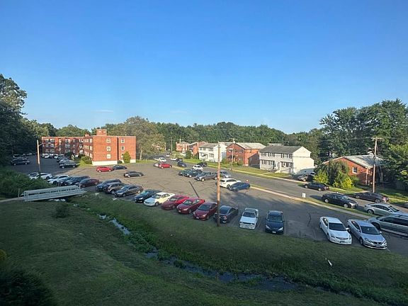 5th image of 40 Cumberland Dr APT B1