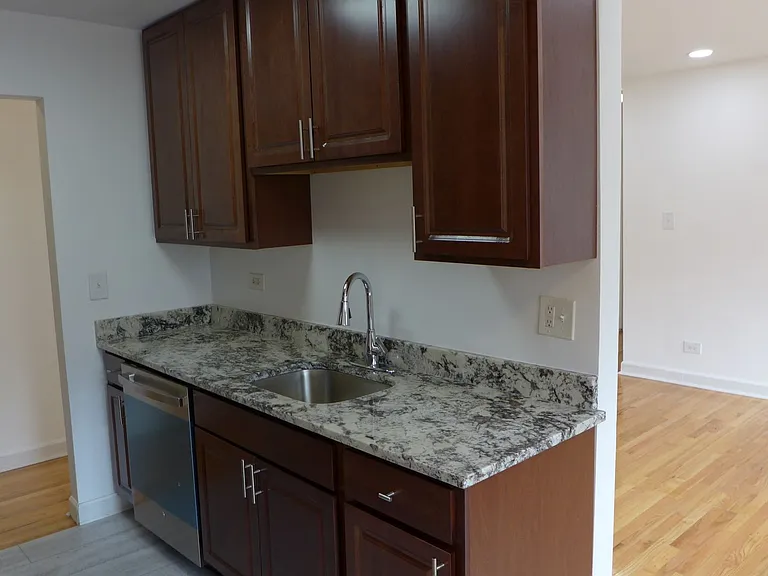 Winthrop Suites Apartments — Photo 15