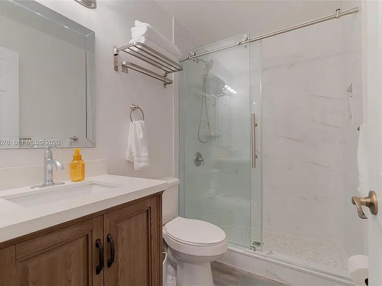 1099 NE 35th St #2 — Photo 15