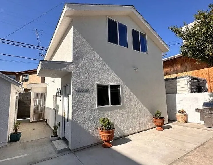6235 1/4 Banner Ave — Photo 1