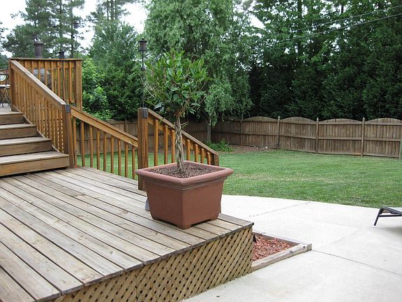 side entrance to backyard