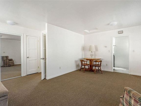 5th image of 2224 Torrance Blvd #B