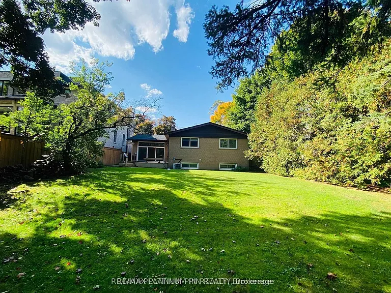 15 Whitelock Cres — Photo 18