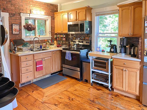 3rd image of 6 Shelby Ln