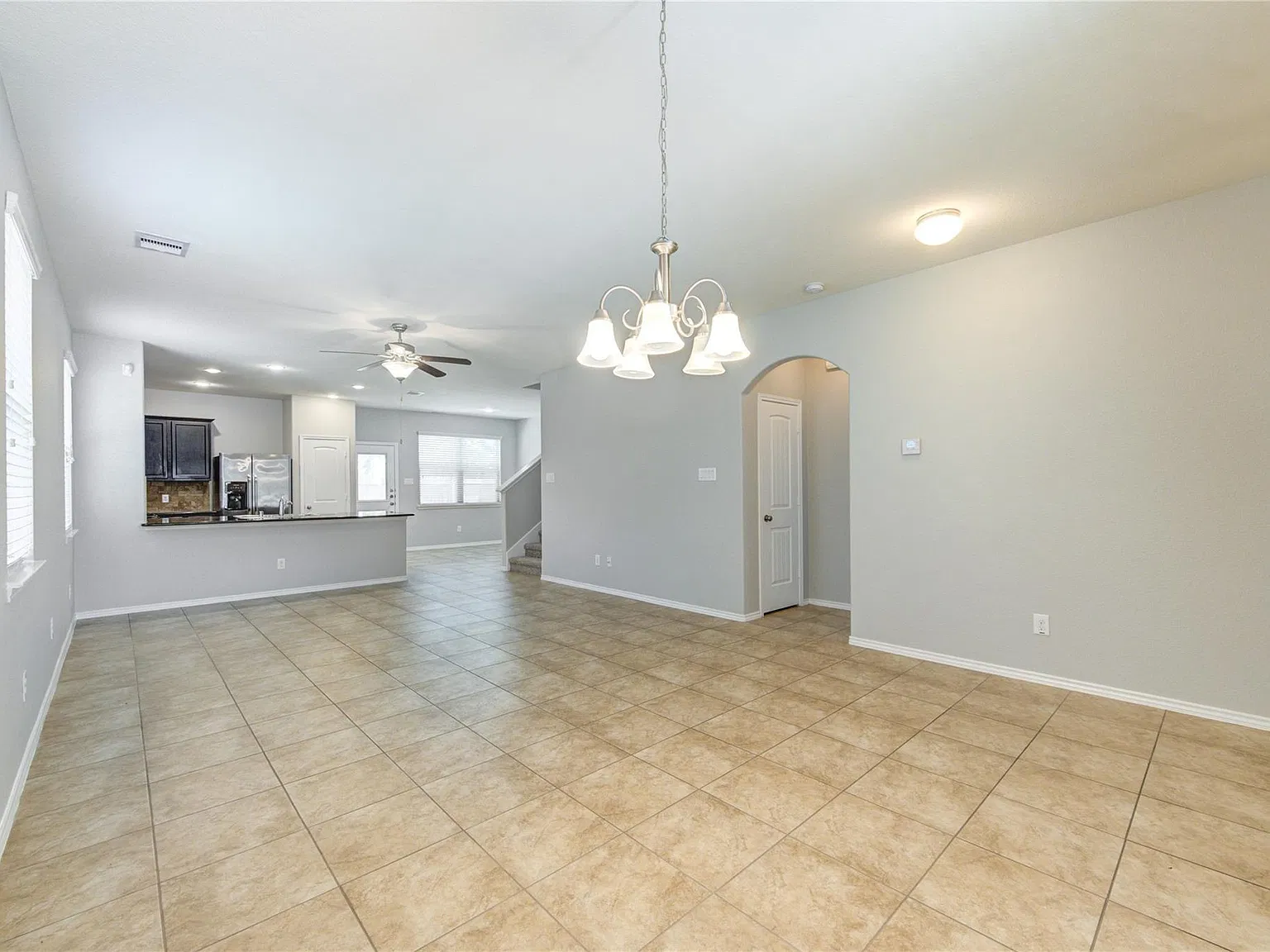 4 bed, 2.5 bath, 2581 sqft, $2,400 — Photo 4