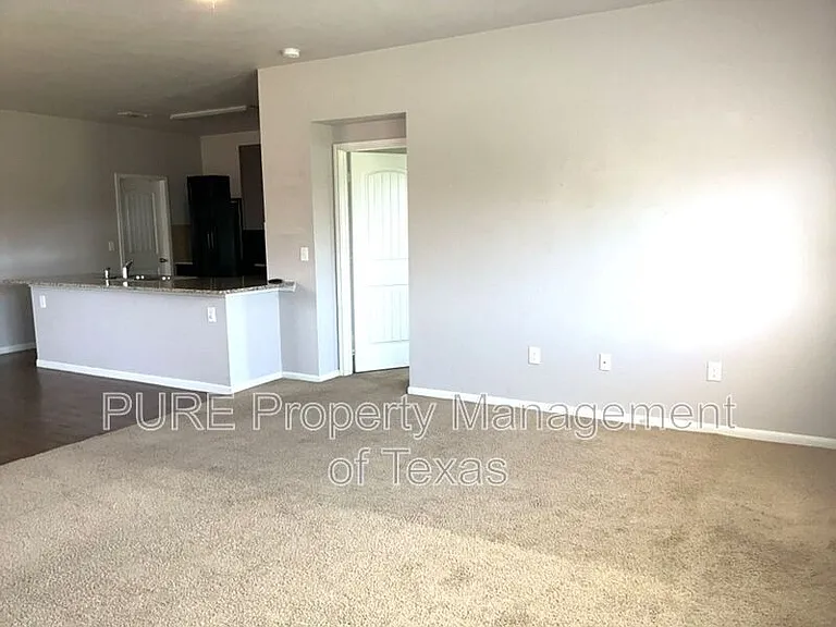 12040 Riparian Rd — Photo 4