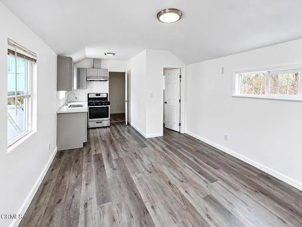 2 bed, 1.0 bath, 900 sqft, $2,000 — Photo 3