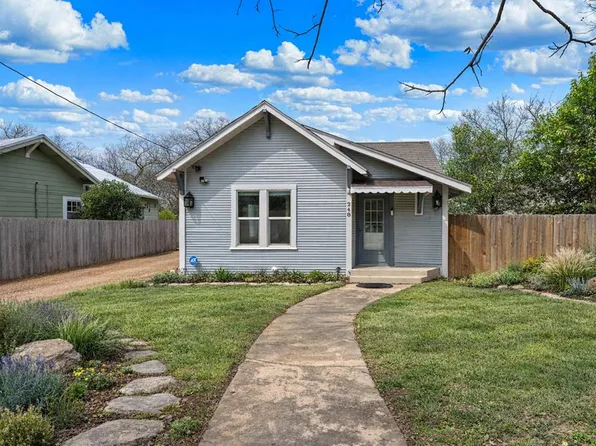 248 Travis St, Kerrville, TX 78028