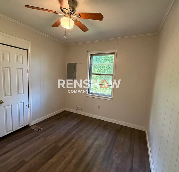 450 Bedwell St — Photo 29