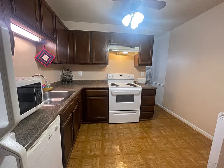 613 Center St — Photo 49