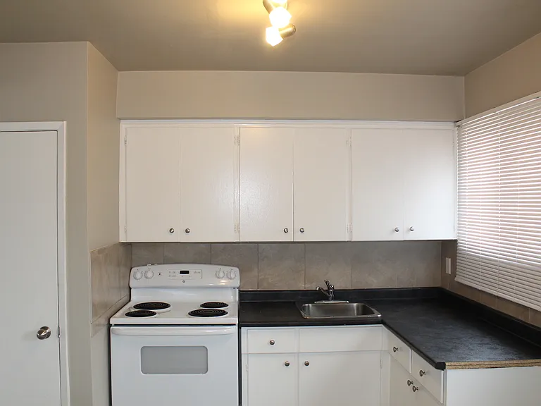 12235 129a St NW — Photo 7