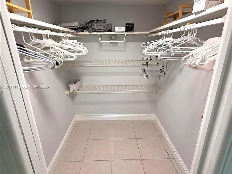 2400 NE 10th St #104 — Photo 14