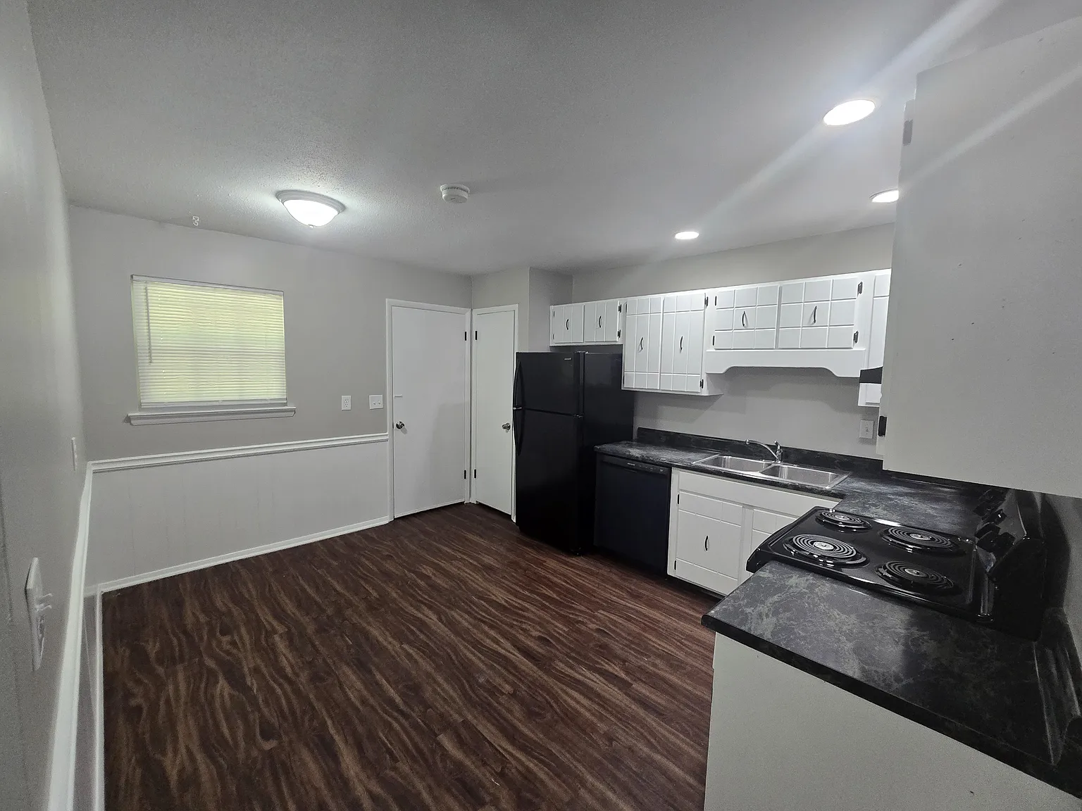 2 bed, 848 sqft, $1,300 — Photo 3