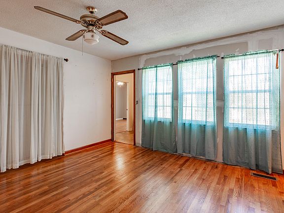 5th image of 528 Browns Ferry Rd