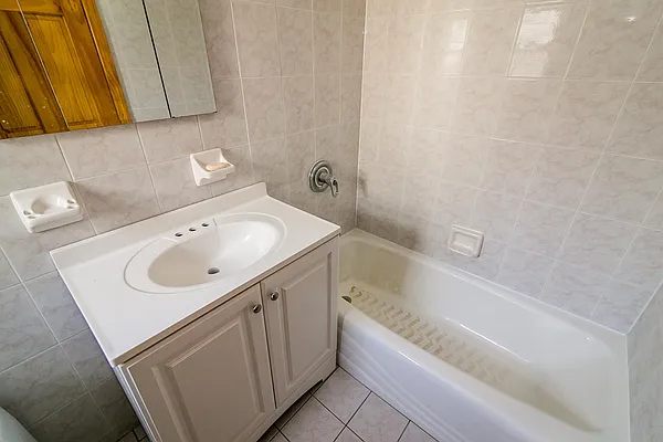 Rented by Nooklyn NYC LLC | media 43