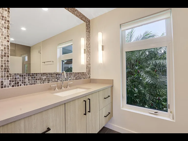 11 N River Rd — Photo 30