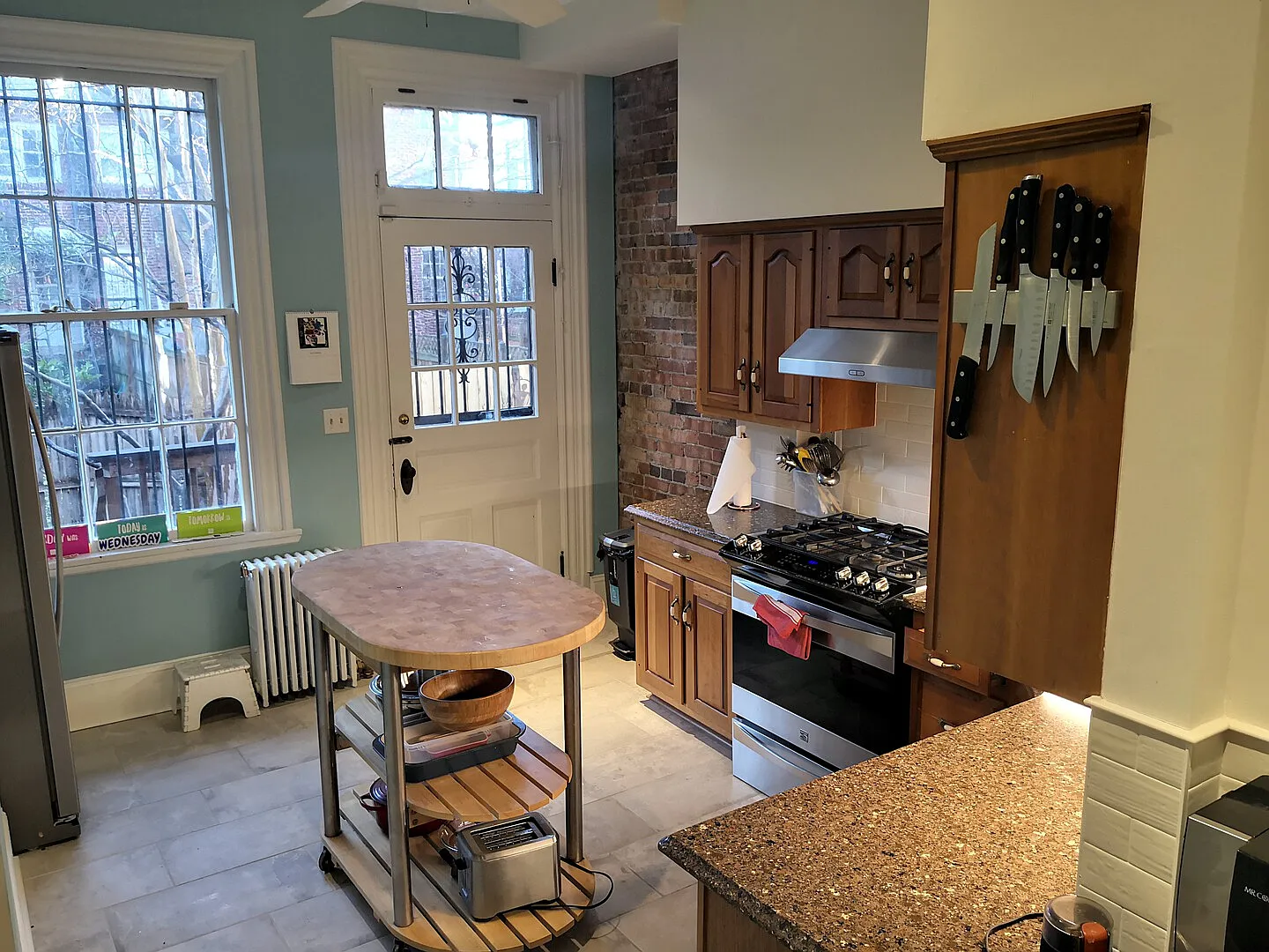 Ideal 4BR Furnished Home--Office, Driveway, Flexible 2-6+ Month Lease — Photo 4