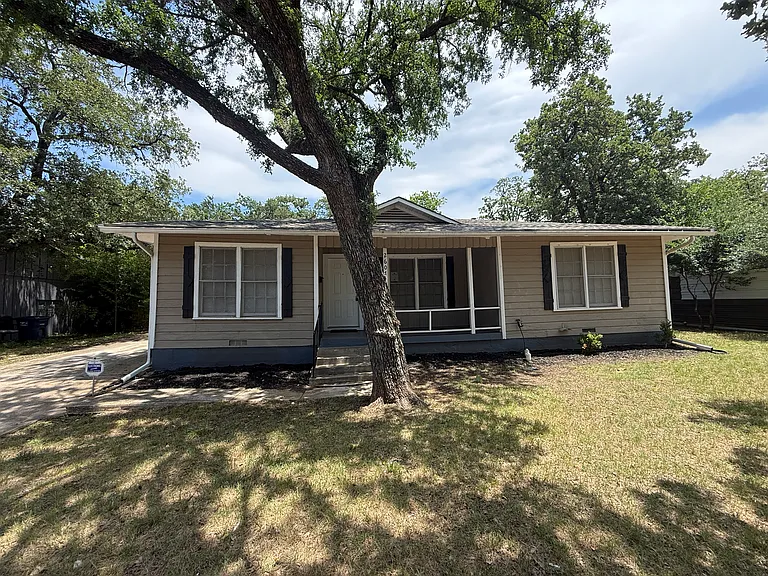 2607 Yeager St — Photo 1