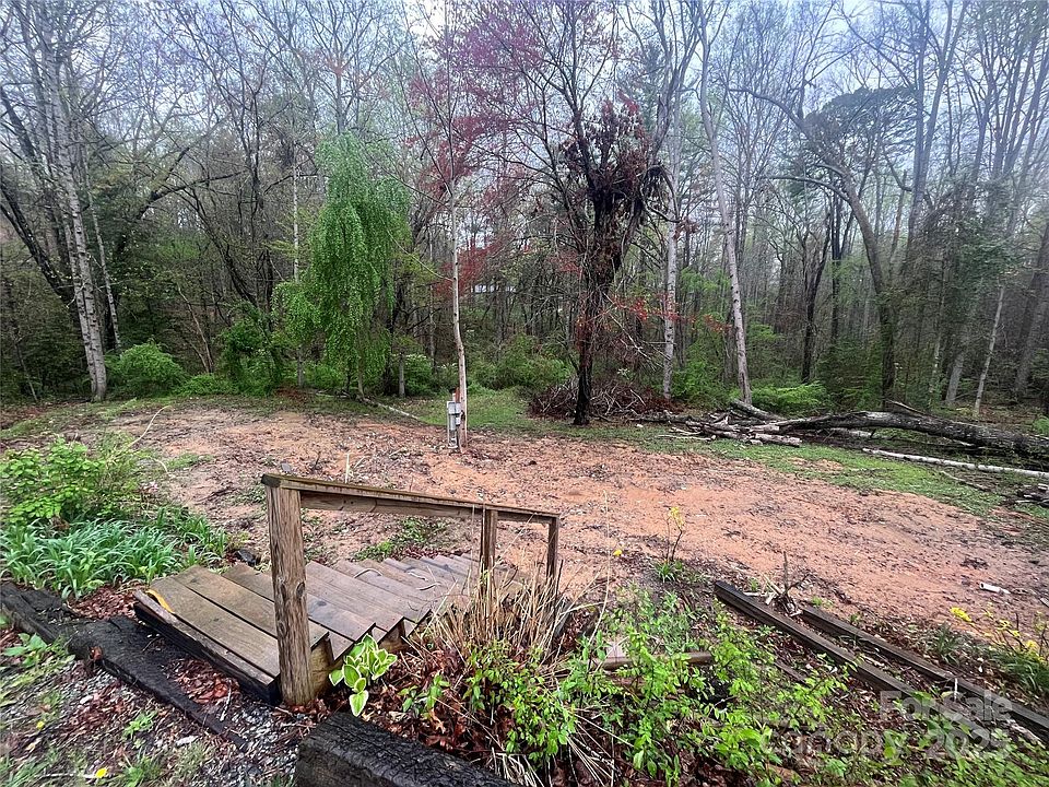 2nd image of 1066 Holbert Rd