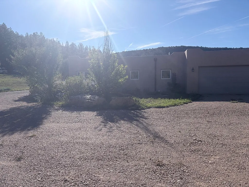 3 bed, 2.5 bath, 2808 sqft, $4,900 — Photo 3