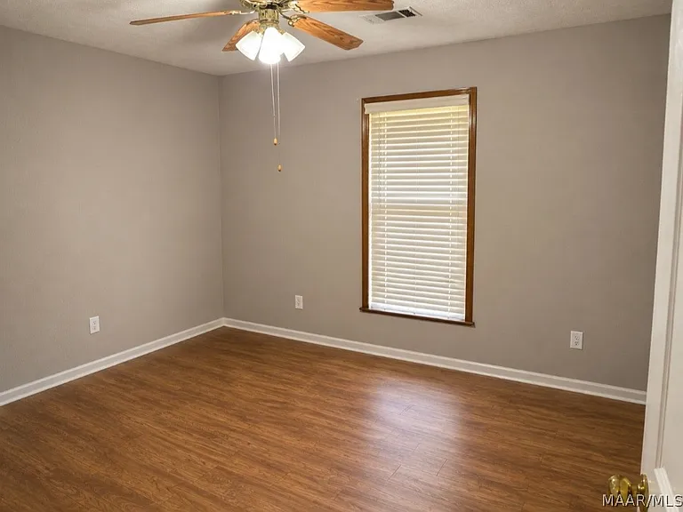 738 Summer Ln — Photo 14