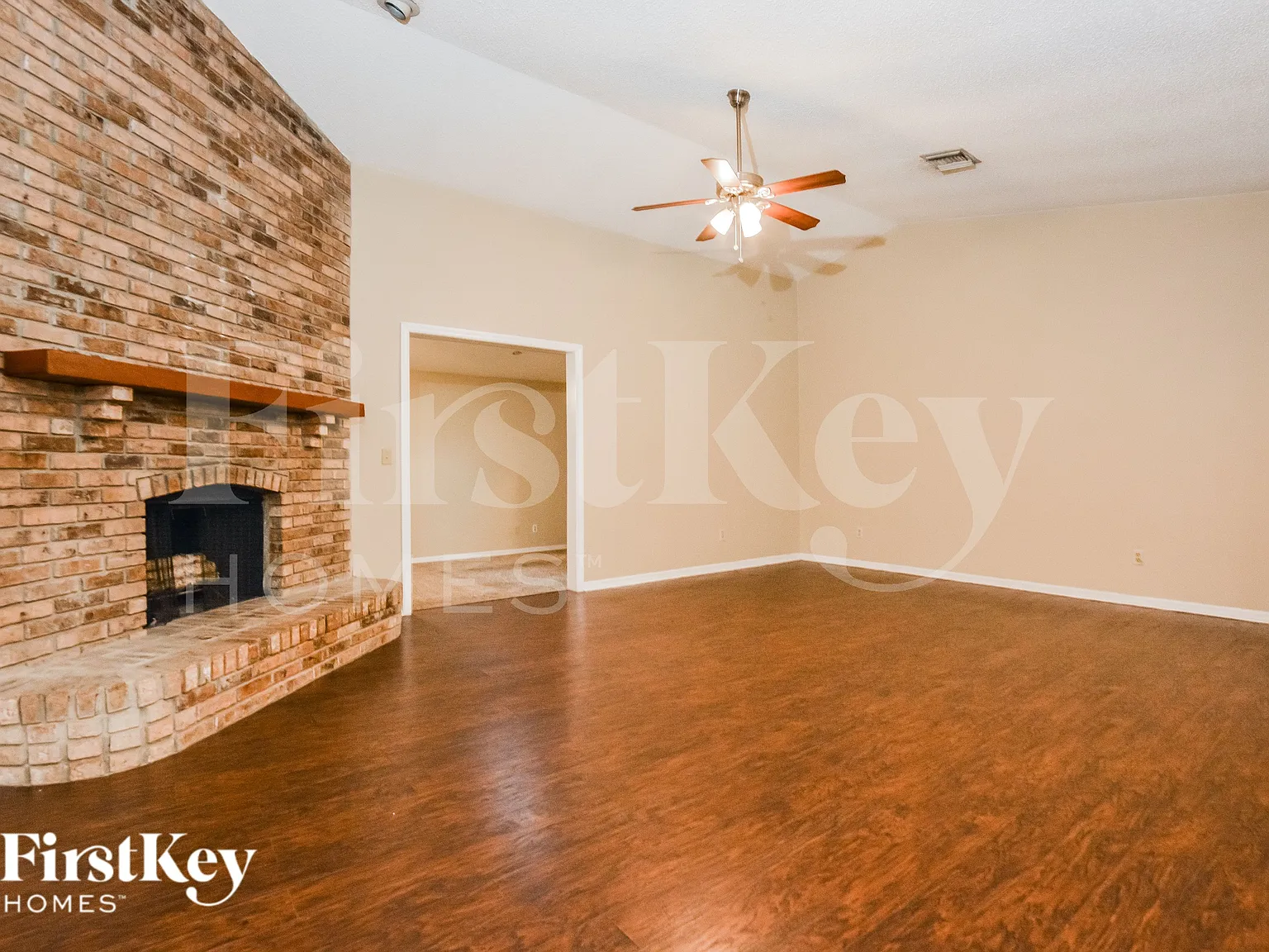 4 bed, 2.0 bath, 3030 sqft, $3,470 — Photo 2