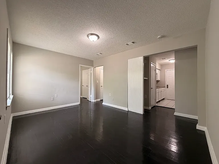 230 Rosser St SW #A — Photo 5