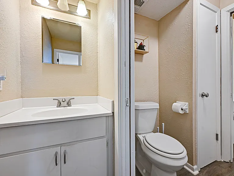 6228 Robinson St #4R — Photo 15